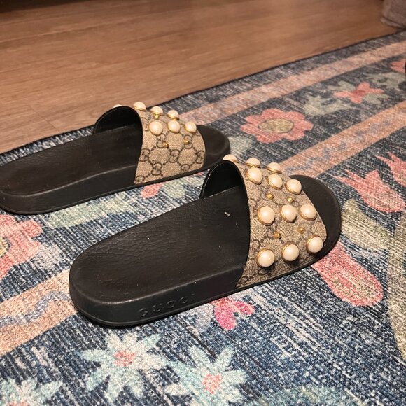 Gucci Women's Pursuit Pearl Stud Pool Slide Sandals | Size 6 US | Size EU 36 - Picture 5 of 11